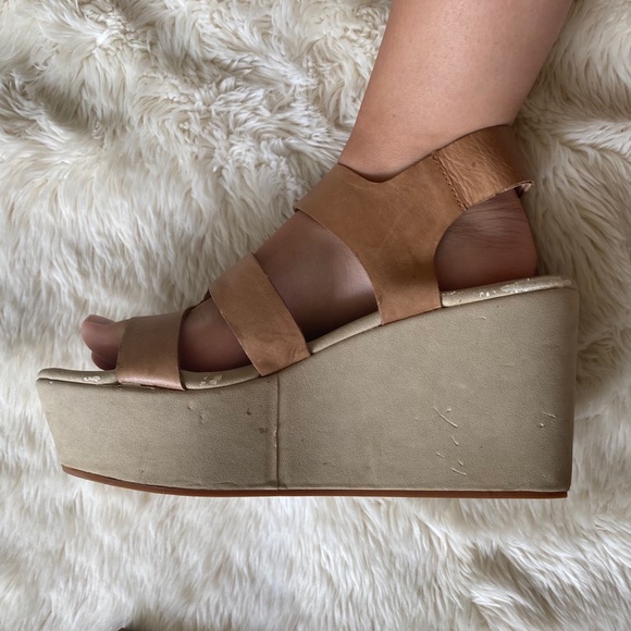 💍Tan Platform Wedges - Picture 5 of 6